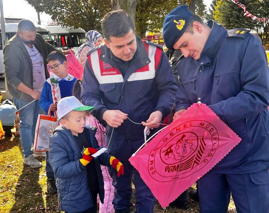 Dumlupınar’da uçurtma şenliği