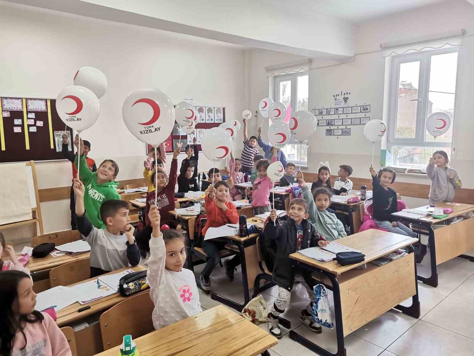 Hisarcık’ta öğrencilere Kızılay’ın önemi ve faaliyetleri anlatıldı