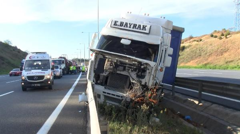 Kuzey Marmara Otoyolu'nda TIR otomobile çarptı: 1 ölü, 4 yaralı