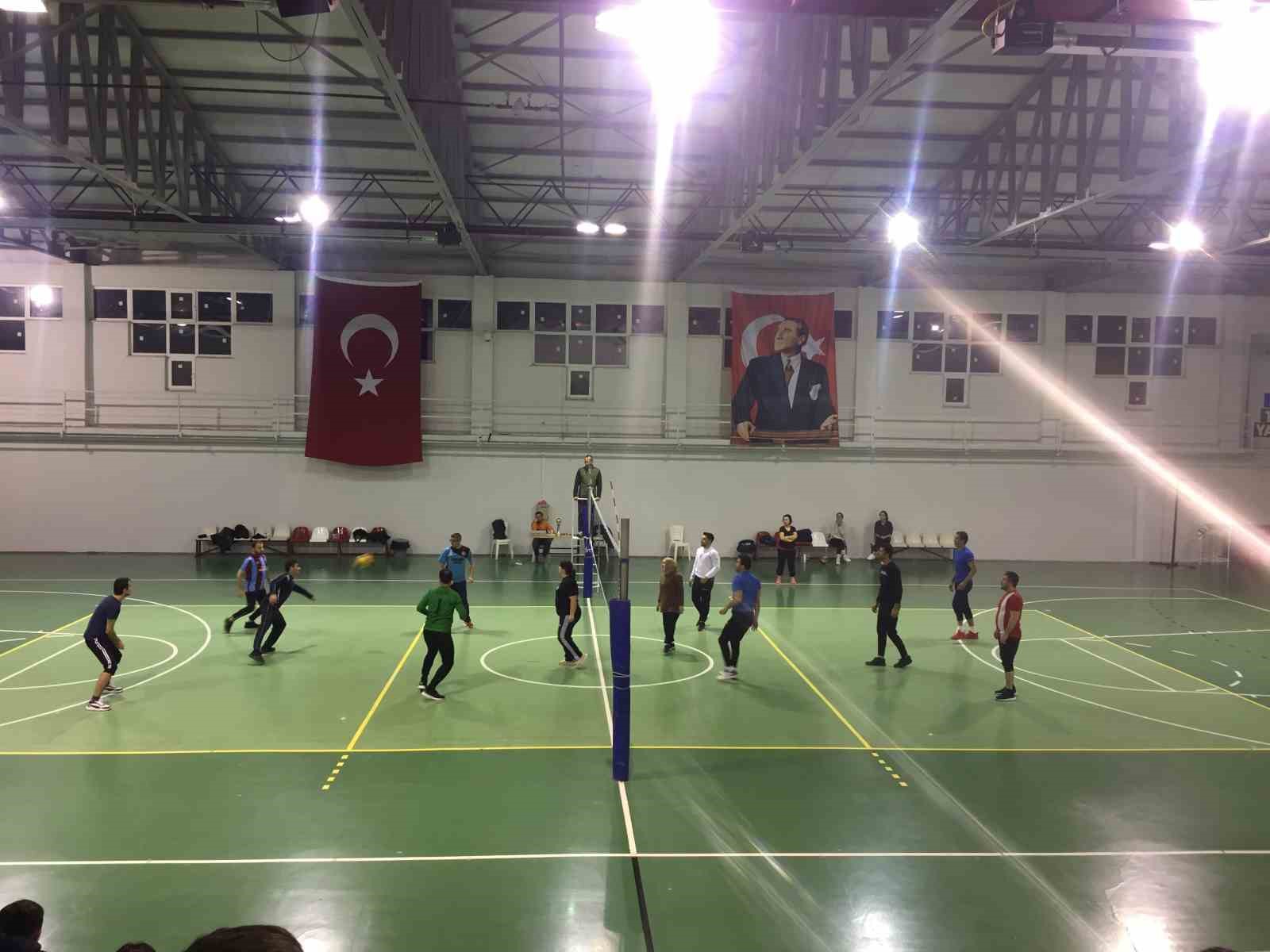 Osmaneli’de Öğretmenler Günü Voleybol Turnuvası