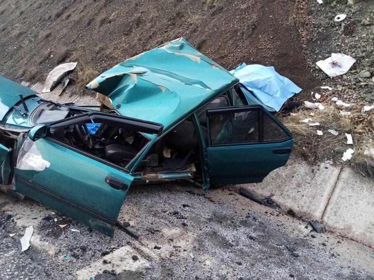 Tokat'ta TIR'la çarpışan otomobil hurdaya döndü: 2 ölü, 1 yaralı