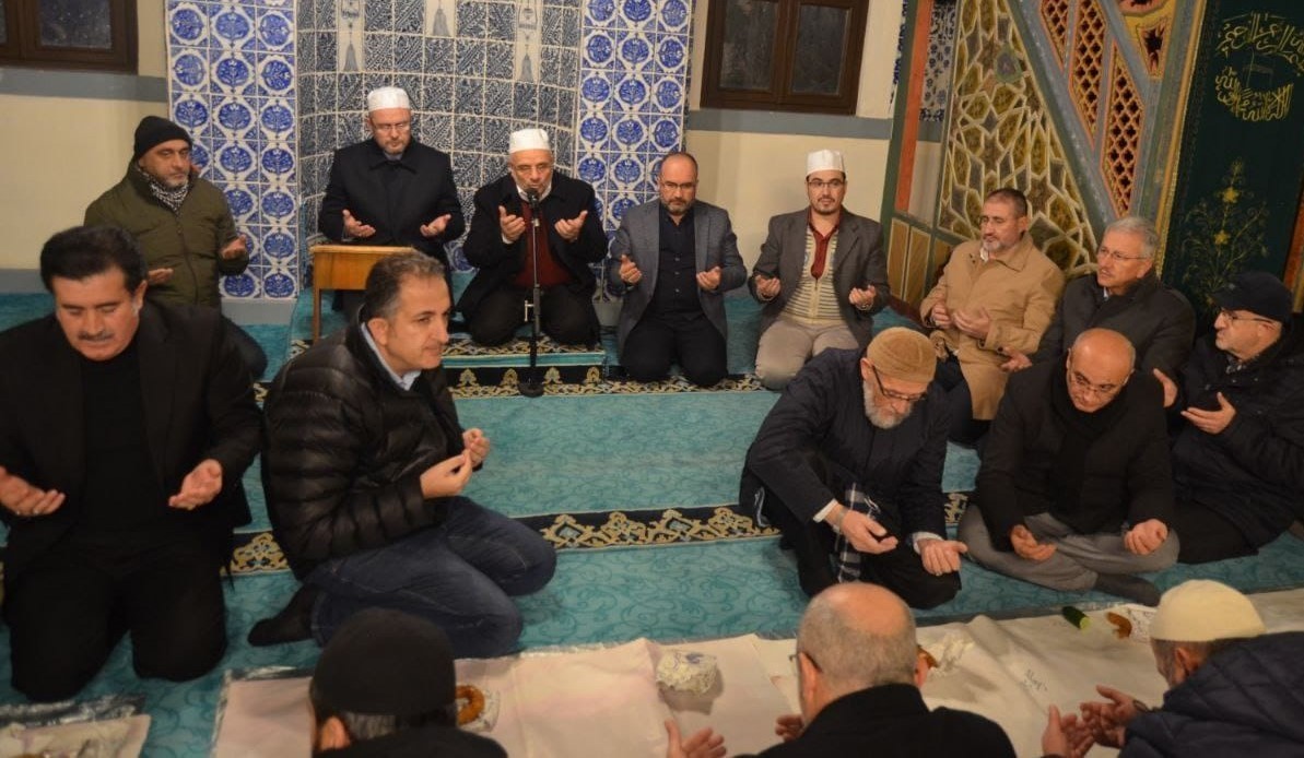 Filistinlilere destek amacıyla düzenlenen programda toplu iftar yapıldı