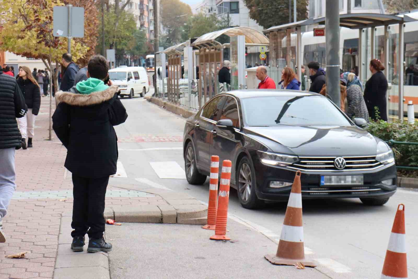 Birçok sürücü yaya geçidinde kurallara uymuyor