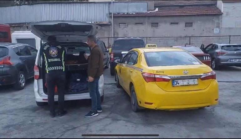 Bakırköy'de turistleri almak için Türk yolcuları indiren taksici yakalandı
