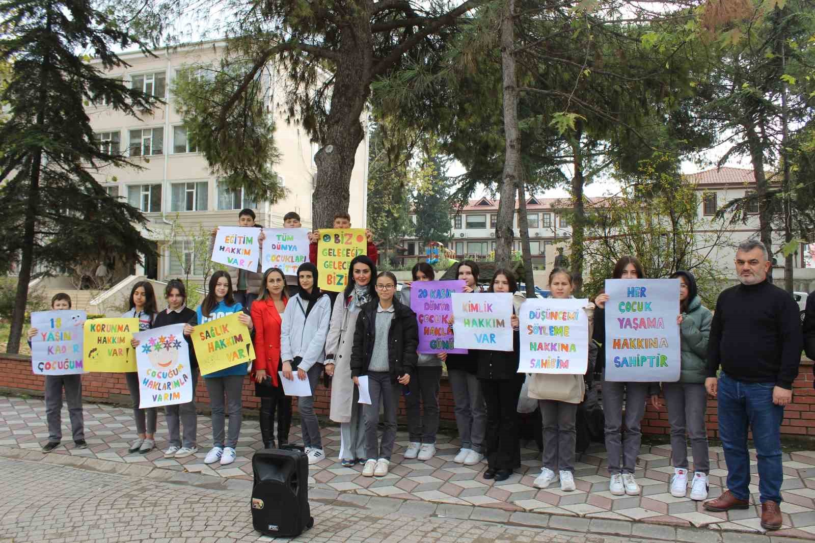 20 Kasım Dünya Çocuk Hakları Günü dolayısıyla Çocuk Hakları Bildirgesini okudular