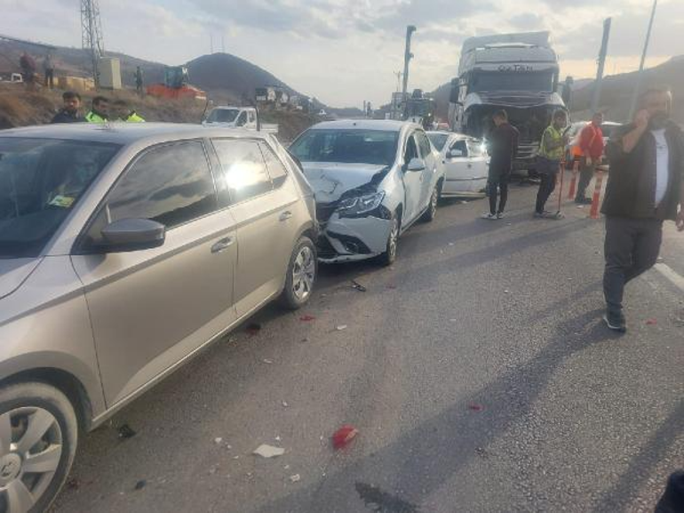 Amasya'da 5 aracın karıştığı zincirleme kazada 5 sürücü yaralandı