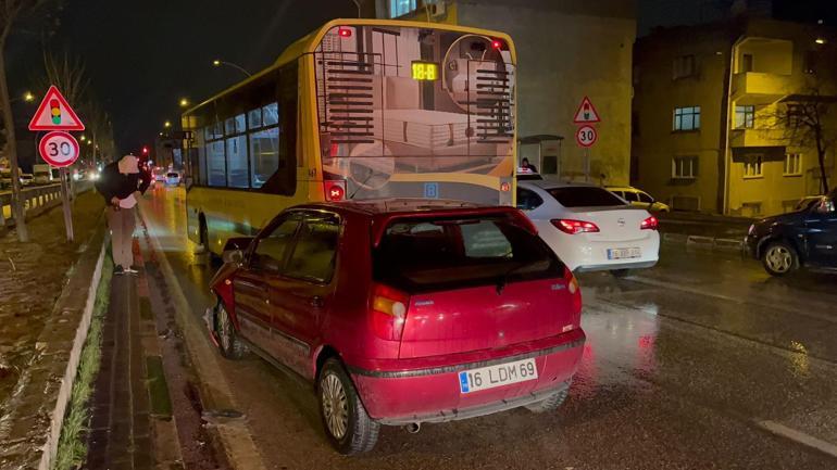 Bursa'da otomobil, belediye otobüsüne çarptı