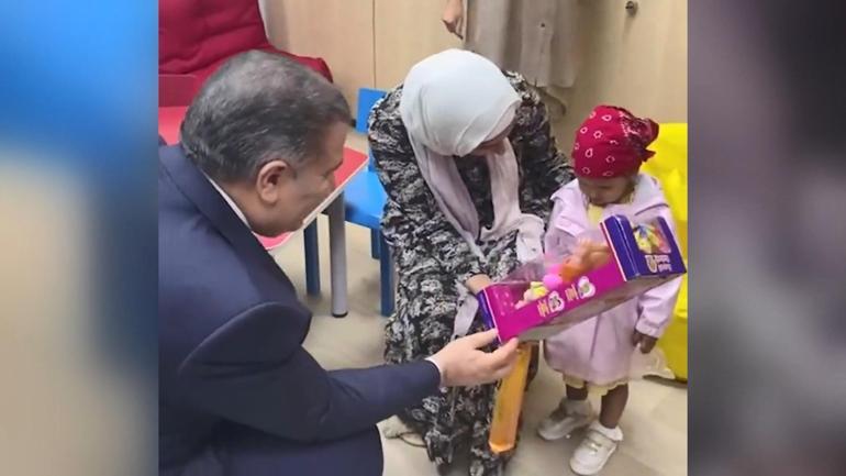 Bakan Koca, Kahire’de Gazzeli çocukları ziyaret etti