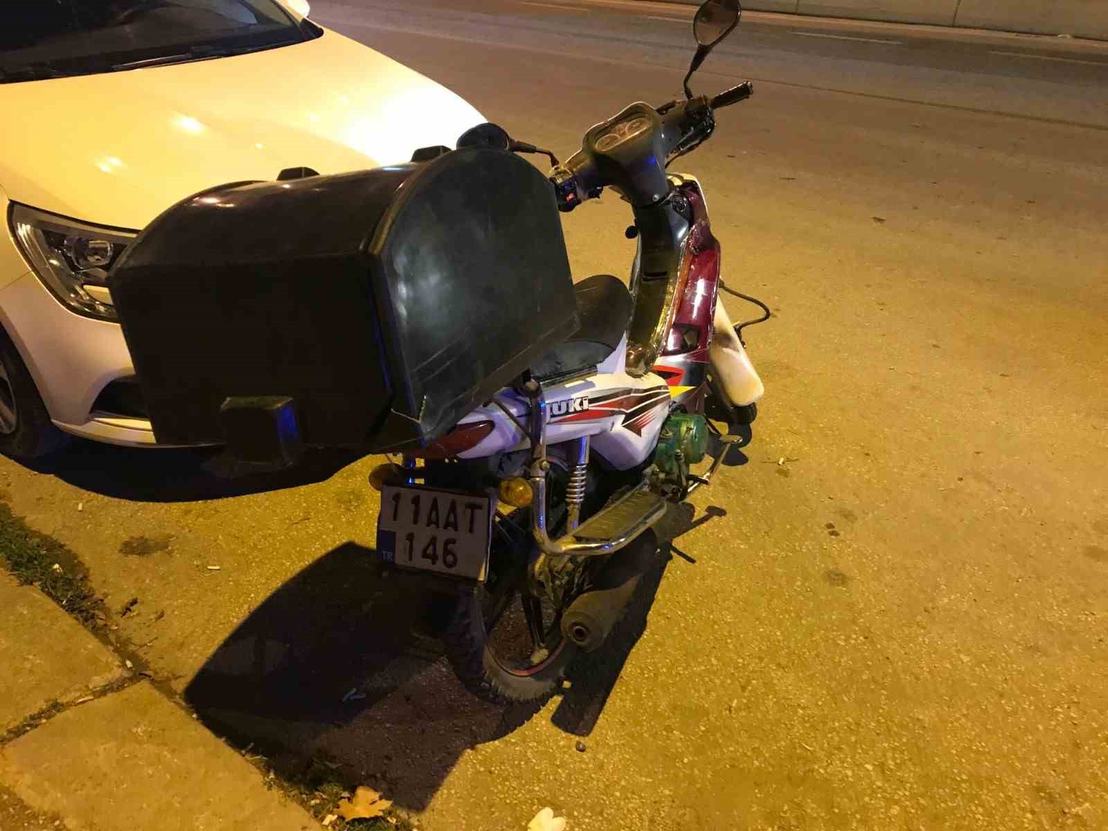 Bilecik’te araç kapısına çarpan motosiklet sürücüsü yaralandı