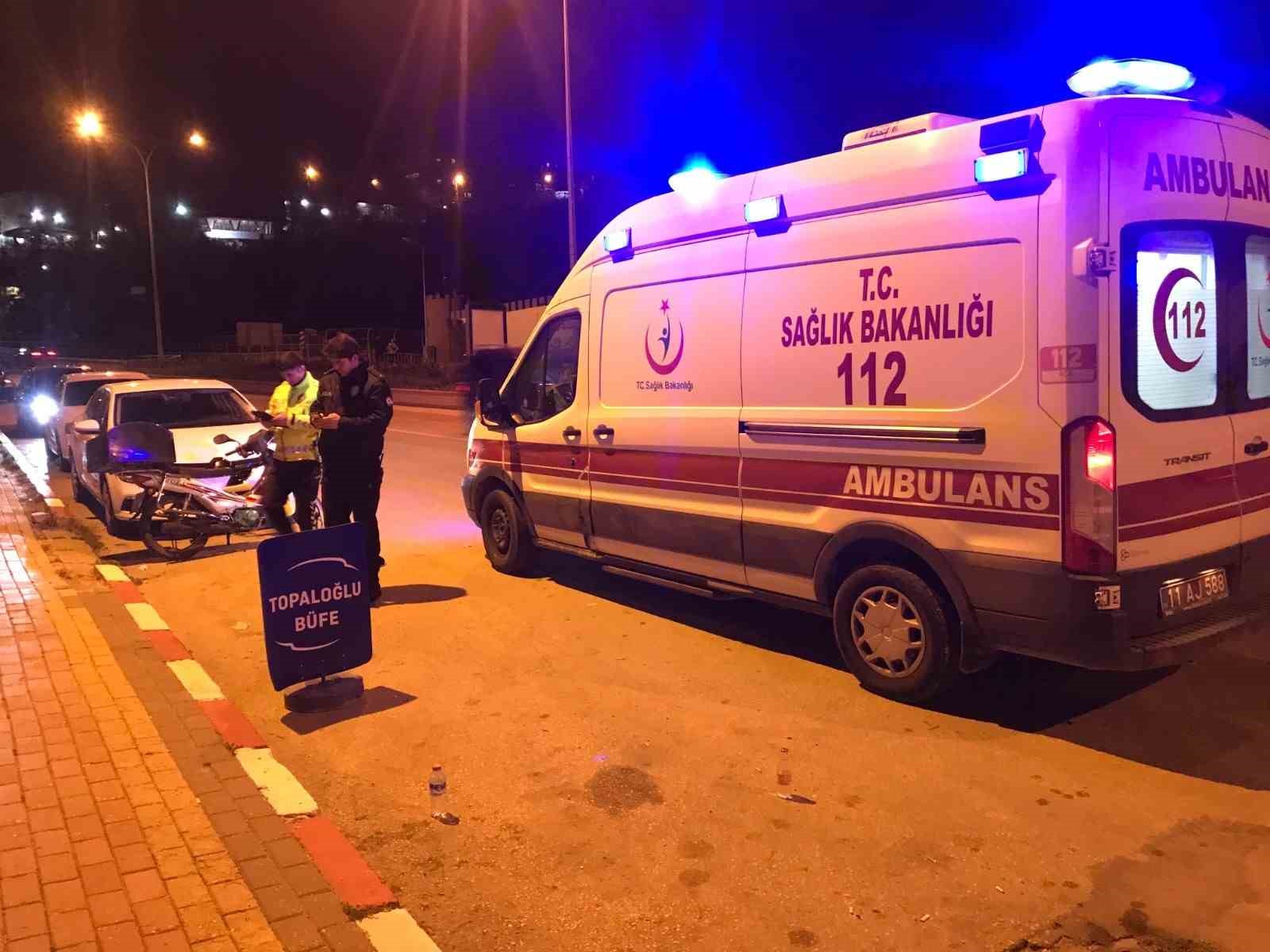 Bilecik’te araç kapısına çarpan motosiklet sürücüsü yaralandı