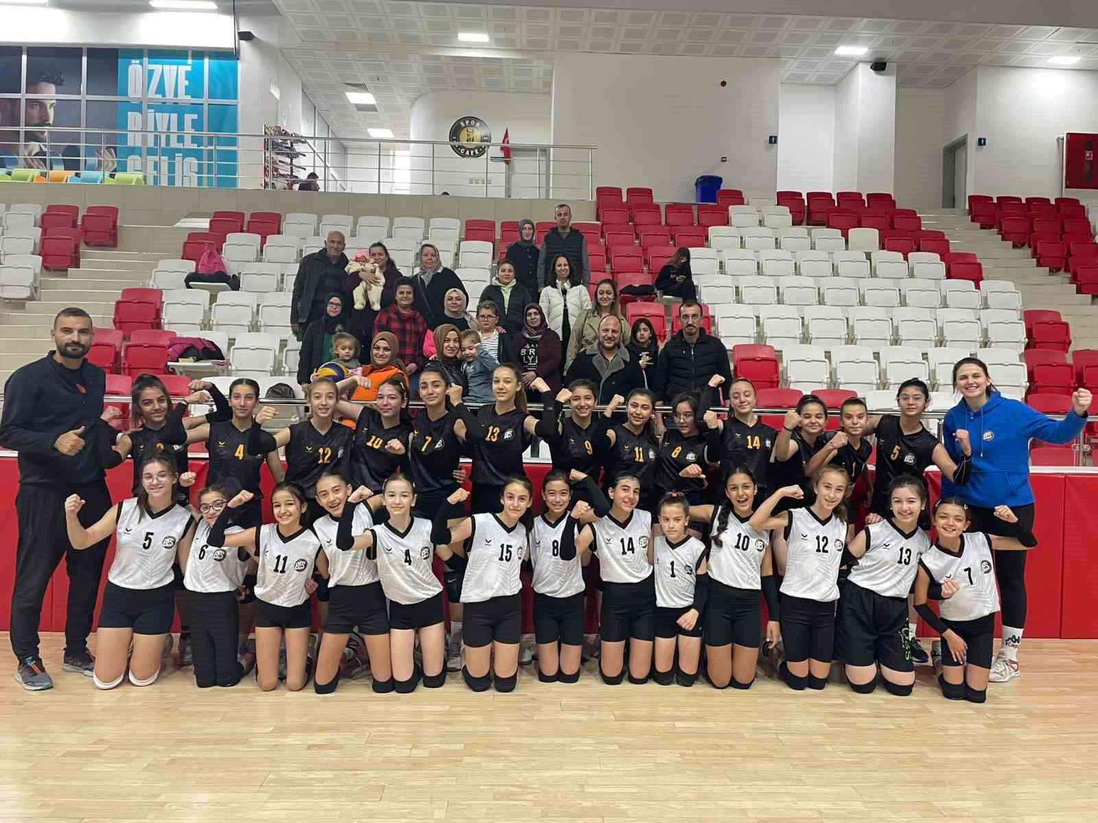 BES Midi Kız Voleybol Takımı, Voleybol Midi Kızlar Bilecik Şampiyonası’nda namağlup şampiyon oldu