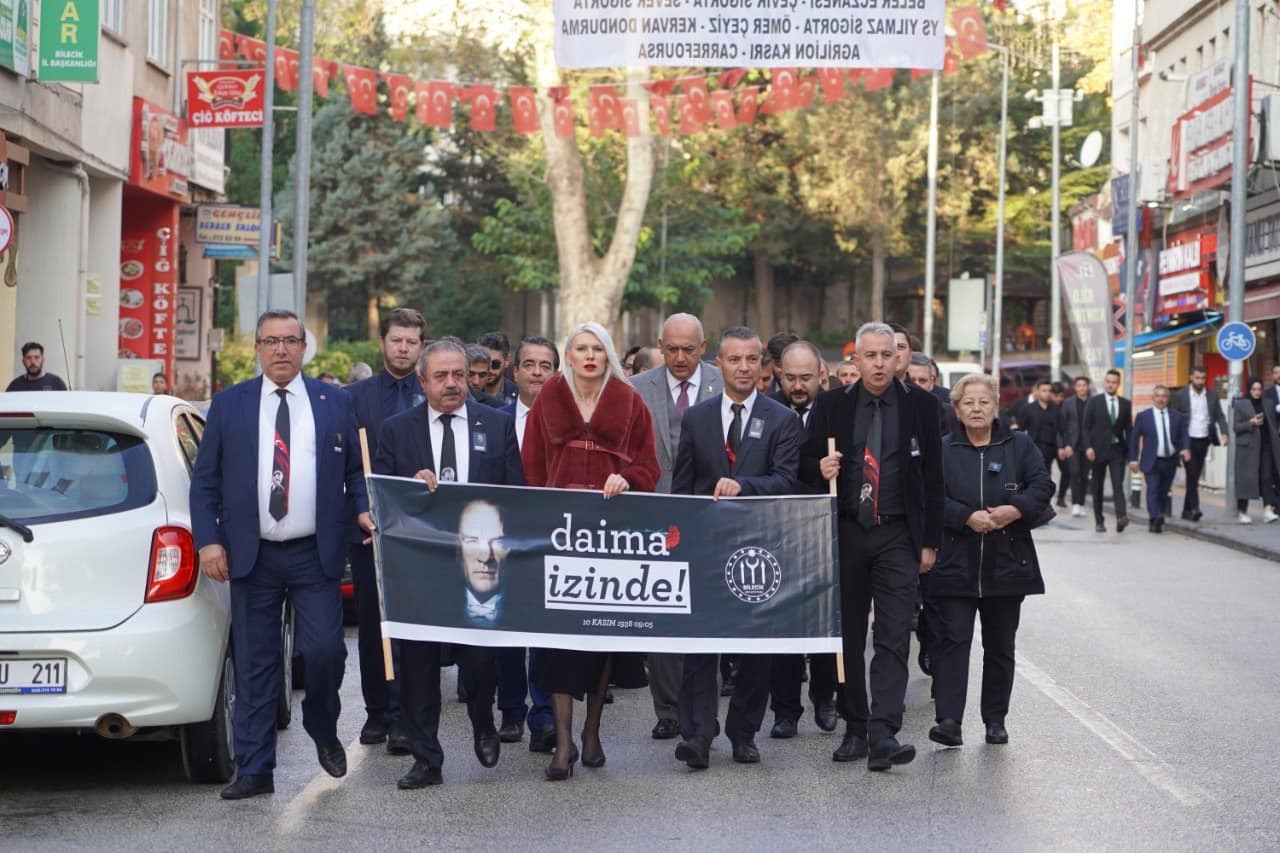 Belediye çalışanları Ata’sına yürüdü