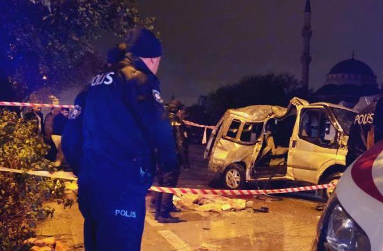 Konya'da minibüs refüje çarptı: 3 ölü, 4 yaralı