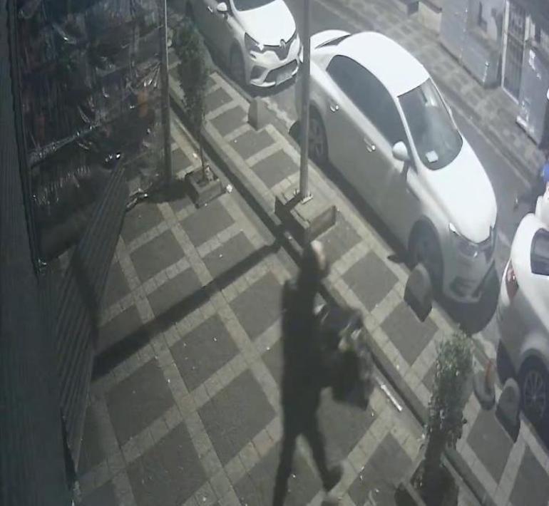 Ümraniye'de internet kafeleri hedef seçen hırsızlar kamerada