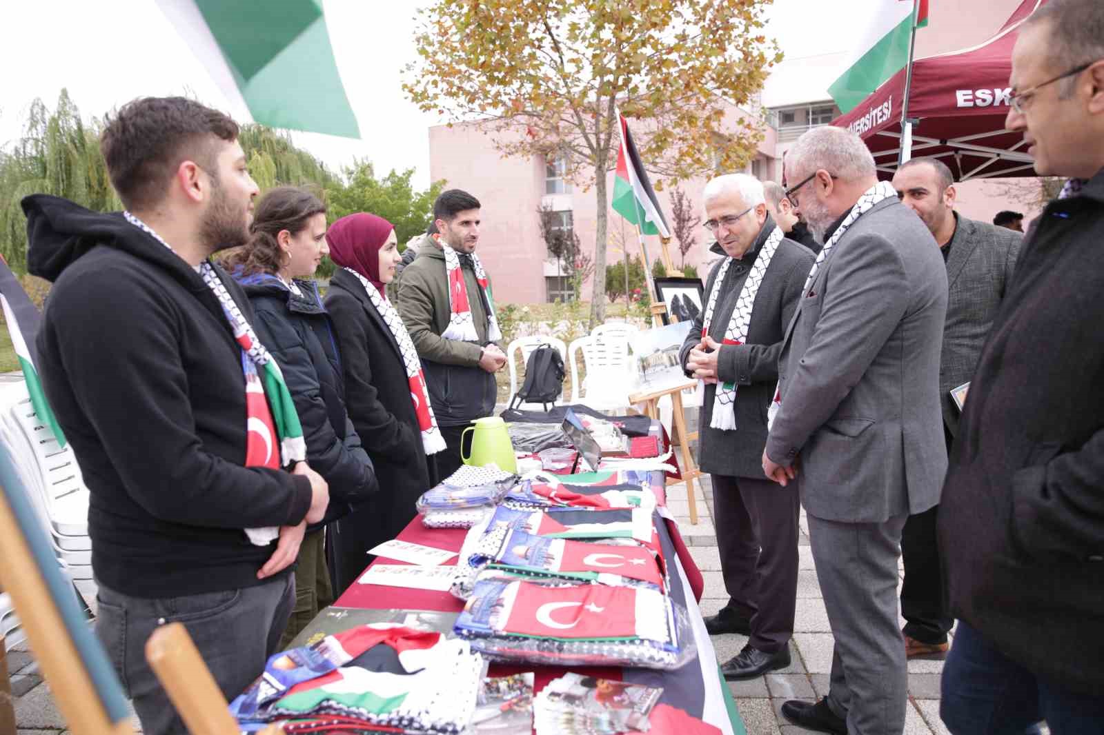 ESOGÜ’den Filistinli öğrencilere destek panayırı