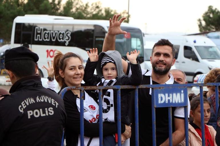 Beşiktaş'a Samsun’da çiçekli karşılama