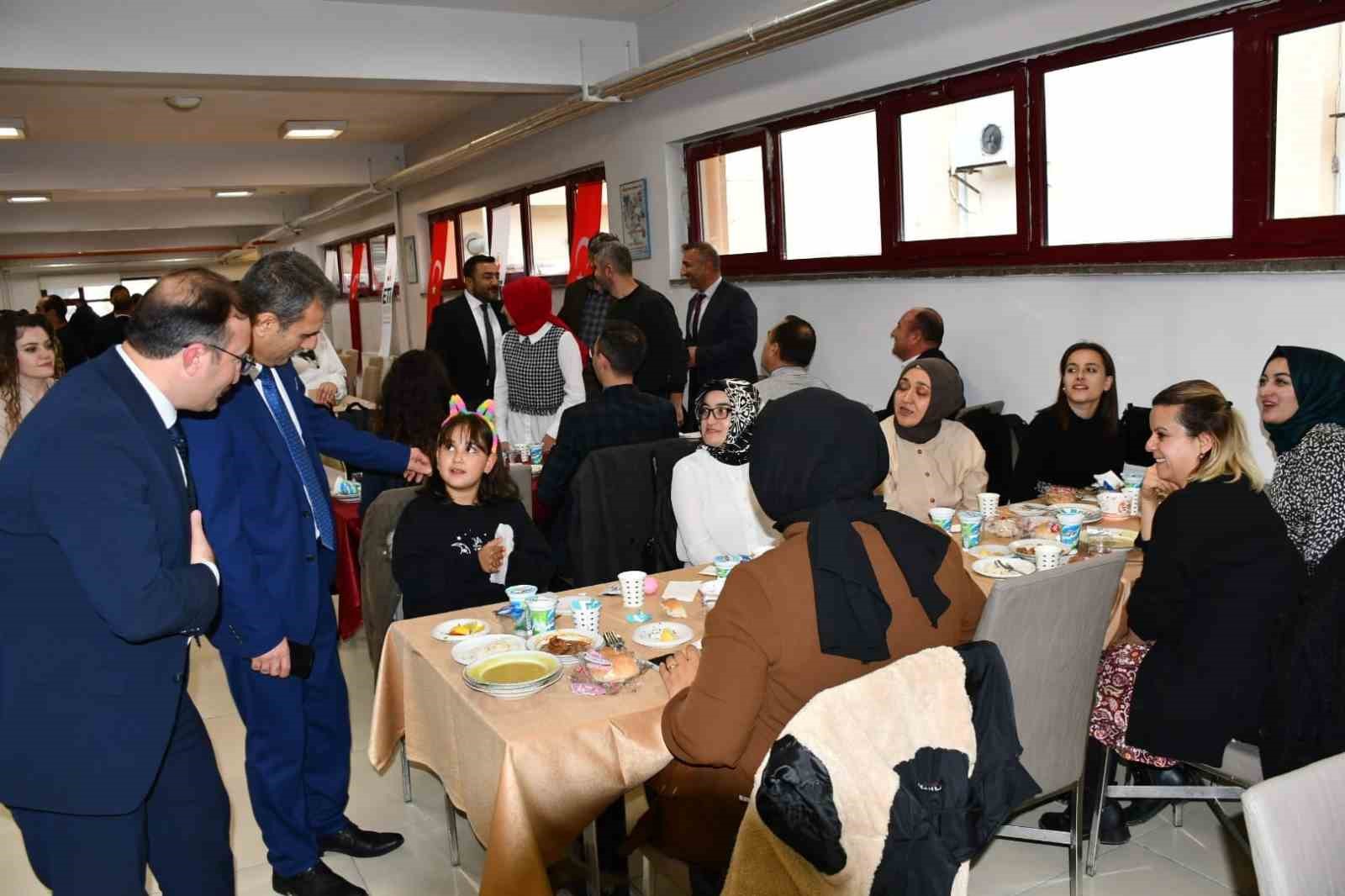 Belediye Başkanı Doğan, öğretmenlerle yemekte buluştu