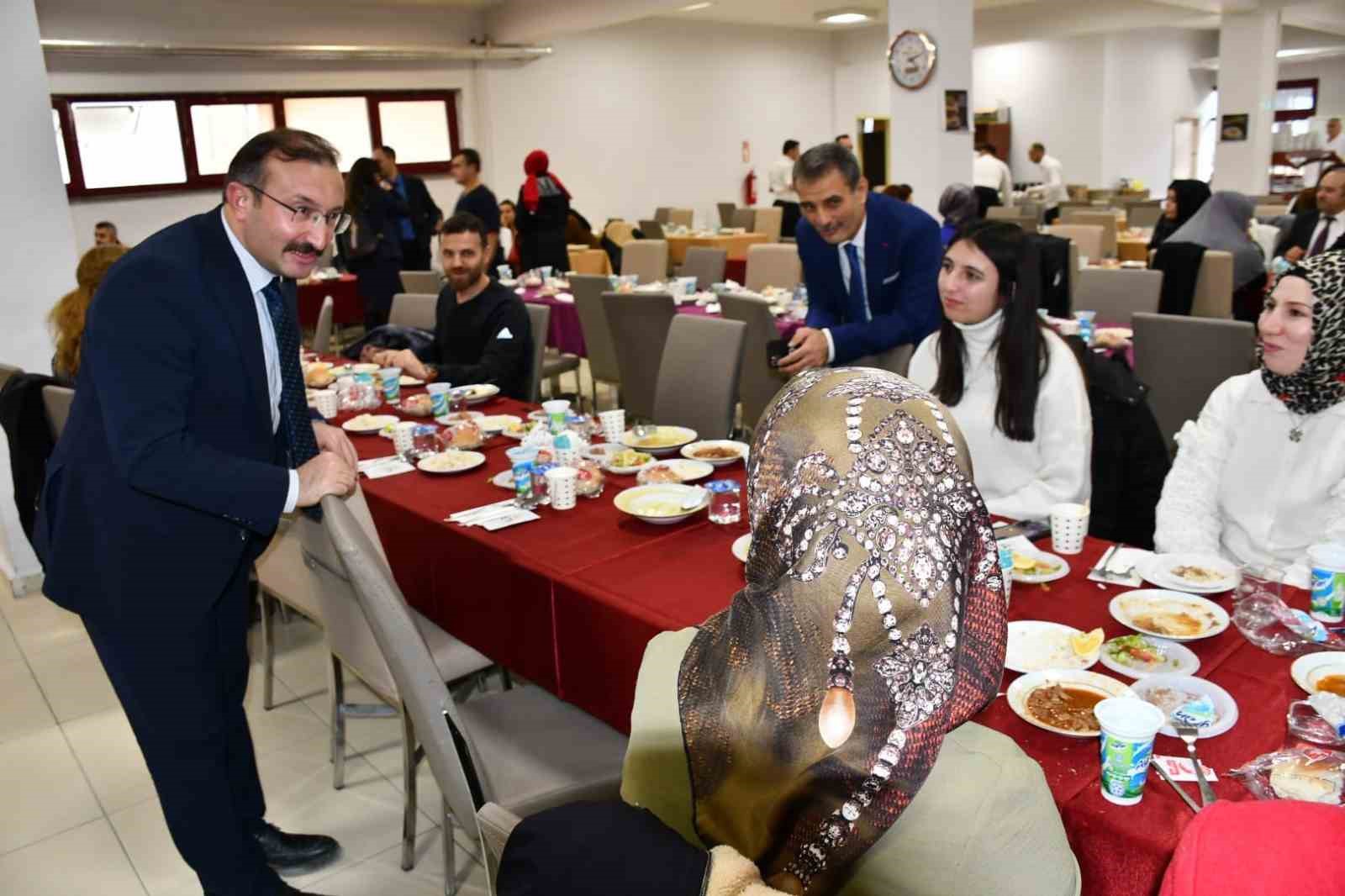 Belediye Başkanı Doğan, öğretmenlerle yemekte buluştu