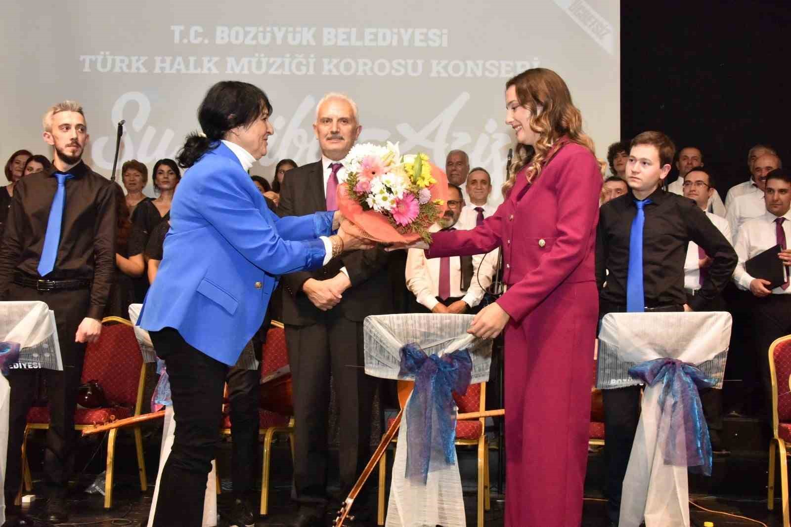 Bozüyük Belediyesi Türk Halk Müziği Korosu’ndan konser