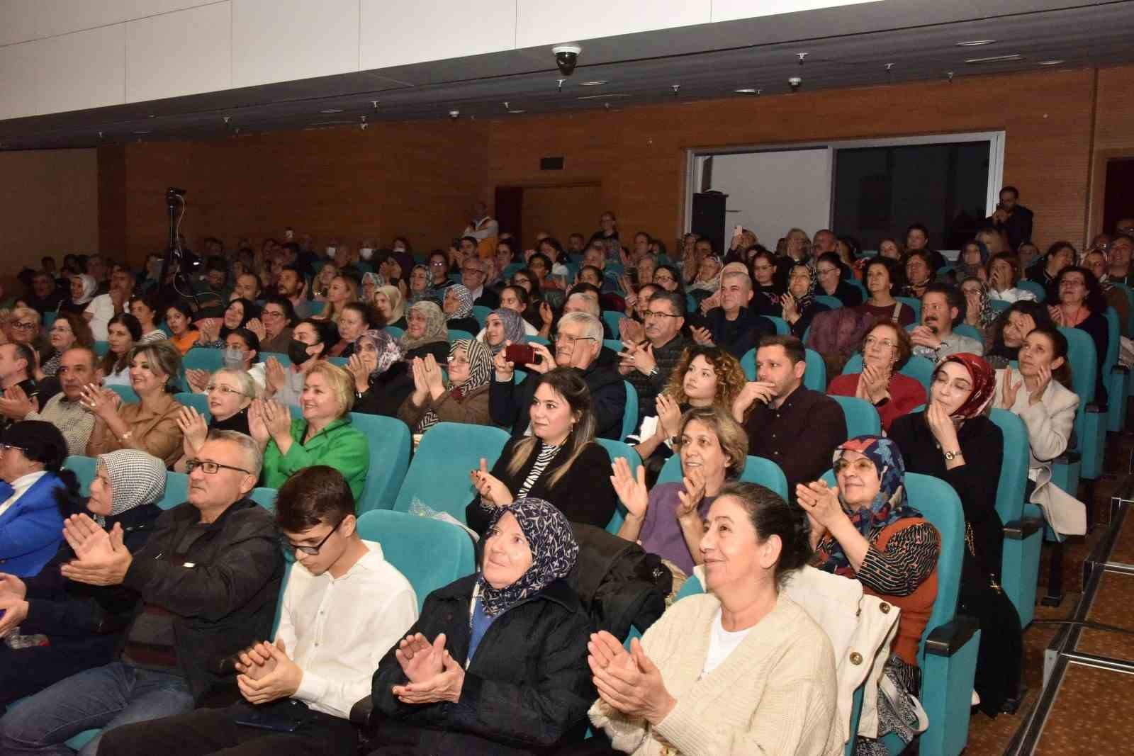 Bozüyük Belediyesi Türk Halk Müziği Korosu’ndan konser