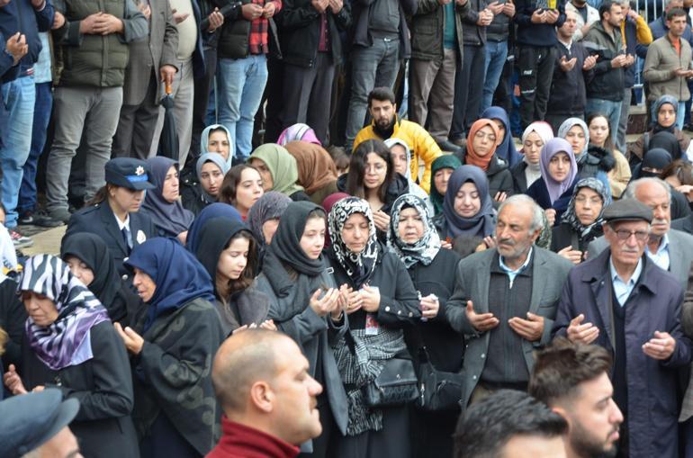 Şehit polis memuru, memleketi Bitlis'te son yolculuğuna uğurlandı