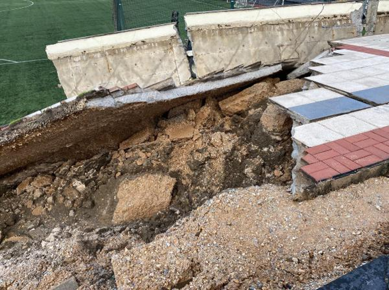 Manisa’da yağış sonrası spor tesisinin istinat duvarı çöktü; kentte motosiklet kullanımına yasak getirildi