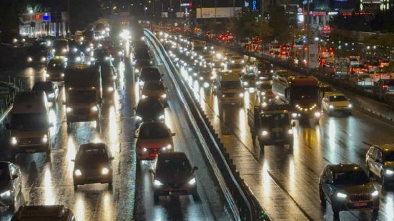 İstanbul'da yağışın etkisiyle trafik yoğunluğu yüzde 89'a ulaştı