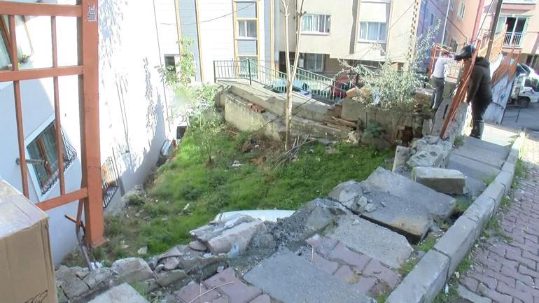 Kağıthane'de yokuştan kayan araç apartman bahçesine düştü