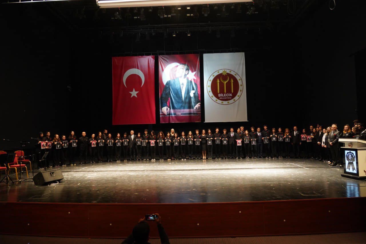 Bilecik’te lise öğrencilerin Atatürk Oratoryosu büyük beğeni topladı