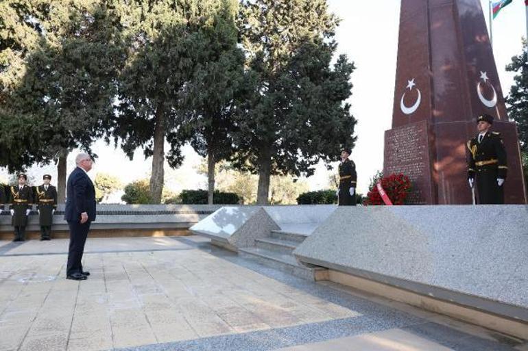 Bakan Güler, Azerbaycan’da Türk Şehitliğini ziyaret etti
