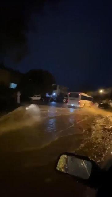 Ankara'da sağanak; yollar göle döndü