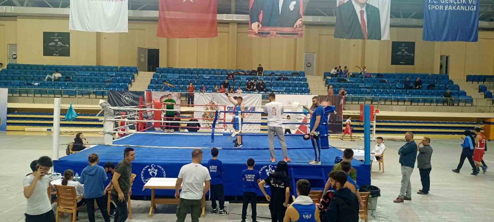Bozüyük Belediyesi Eğitim ve Spor Kulübü 100. Yıl Boks Turnuvası’nda 7 derece elde etti