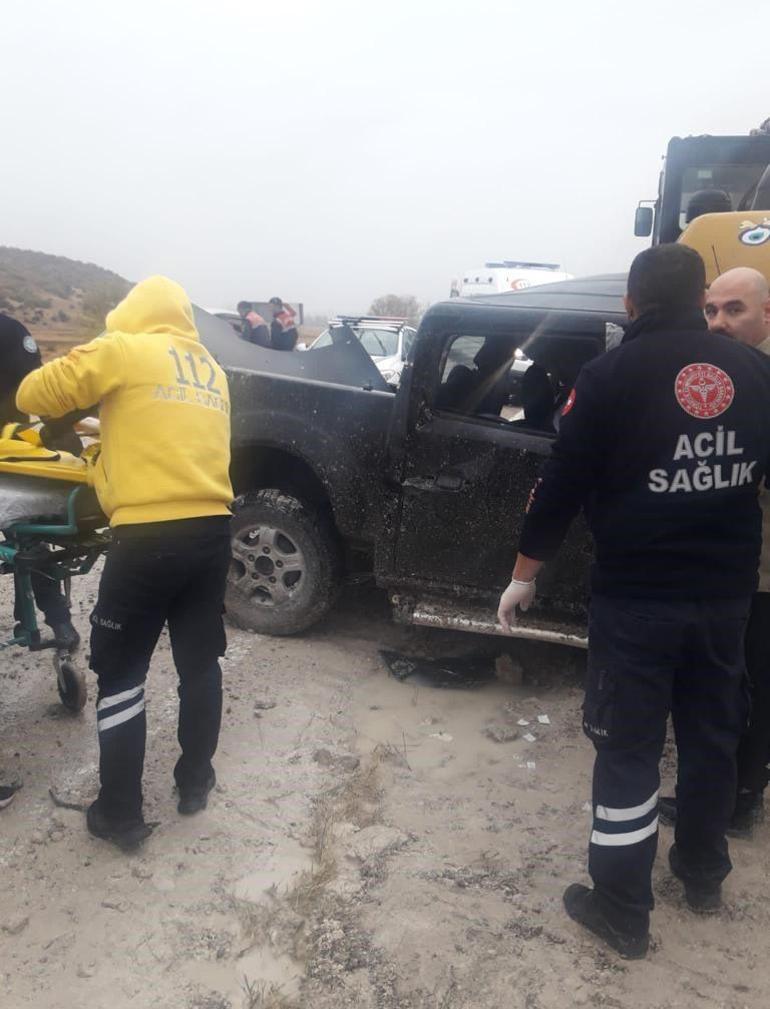 Eskişehir'de ekskavatöre çarpan kamyonetteki baba-kız öldü