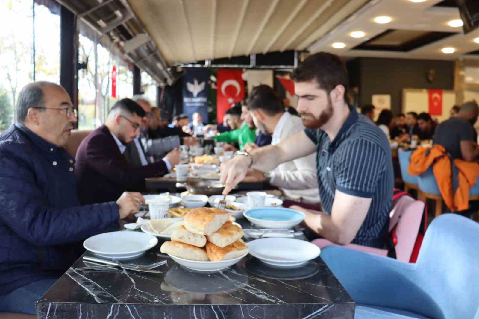 Filistinli öğrenciler kahvaltıda bir araya geldi