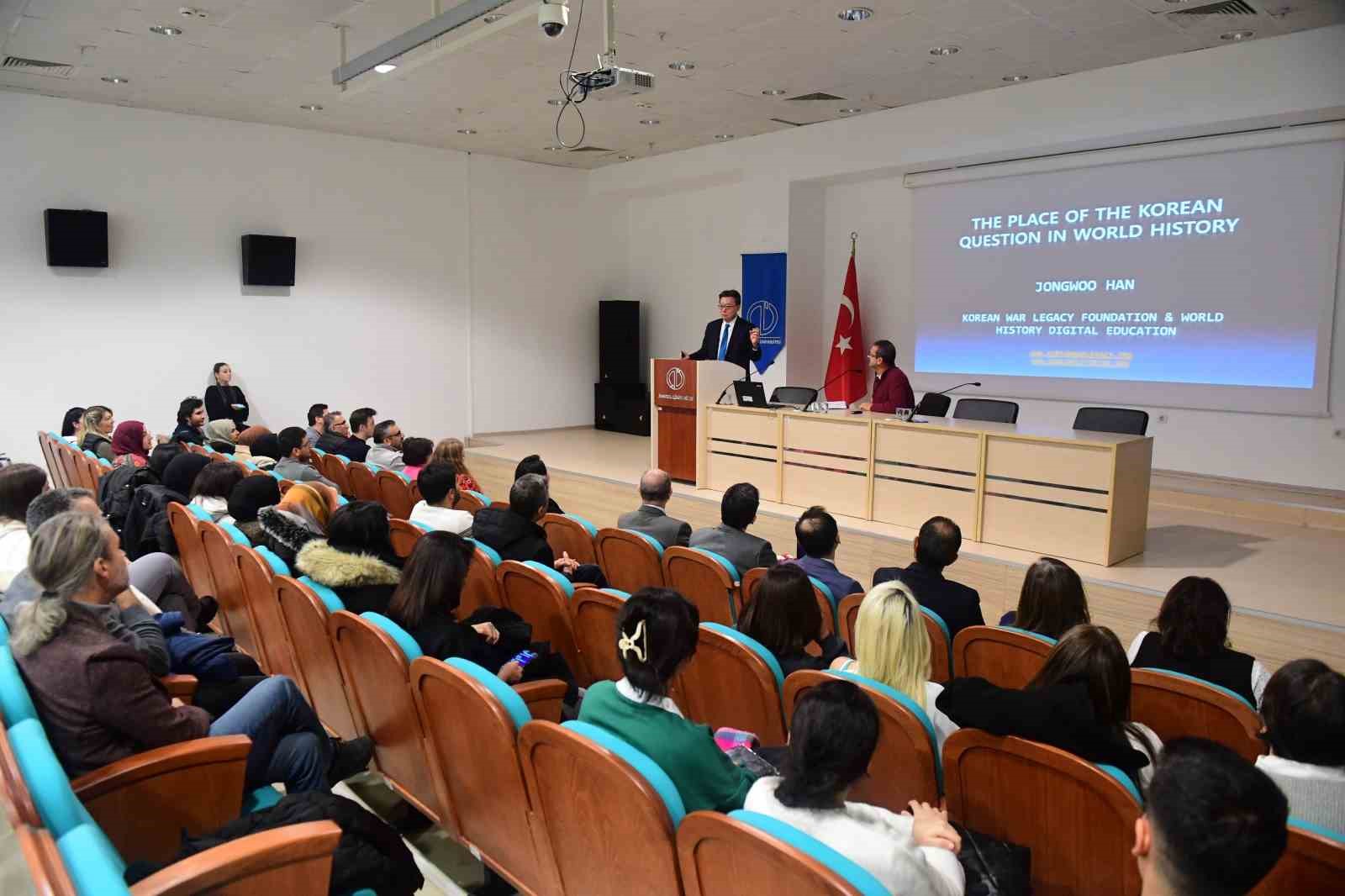 “Kore Savaşı’nın Dünya Tarihindeki Yeri” Anadolu Üniversitesi’nde konuşuldu