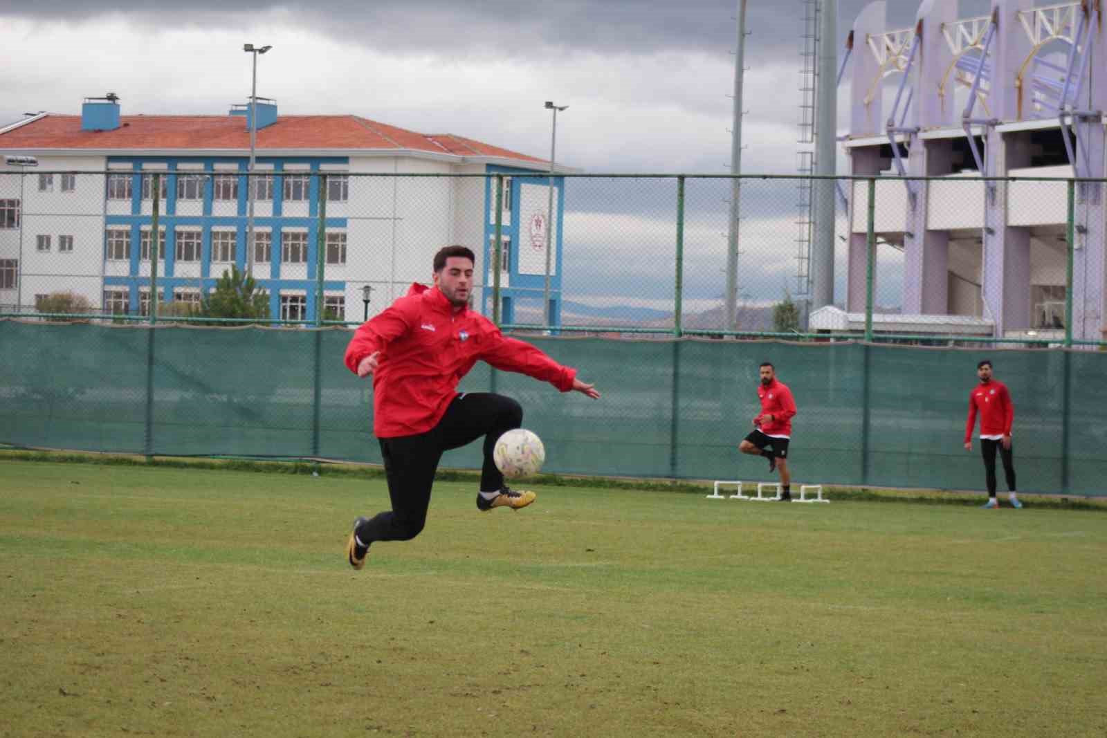 Afyonspor hazırlıklarını sürdürüyor