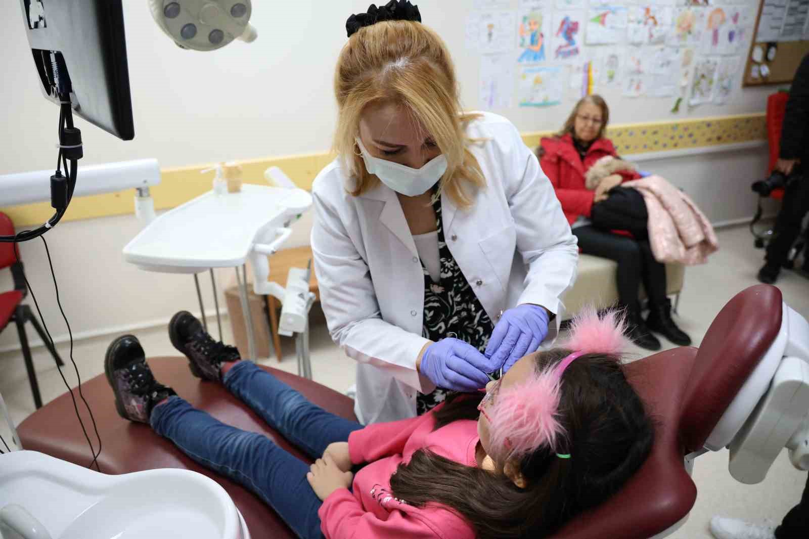 Toplumsal ‘Ağız ve Diş Sağlığı’ bilinci oluşması için çocuk yaştan itibaren eğitim önem taşıyor
