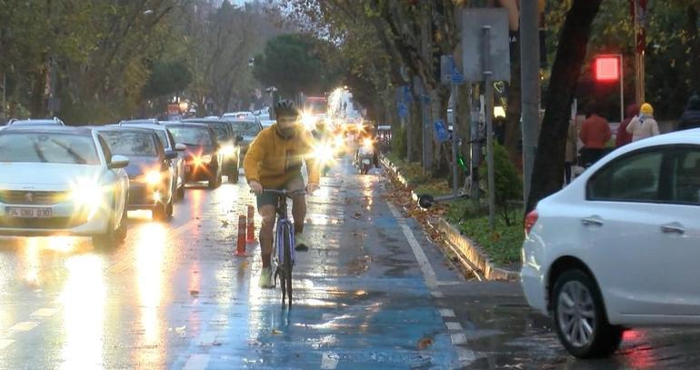 Bağdat Caddesi'ndeki bisiklet yolu tehlike saçıyor