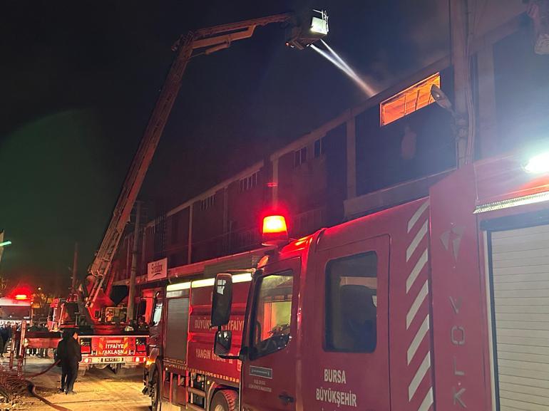 Bursa'da mobilya imalathanesinde çıkan yangın 1 saatte söndürüldü