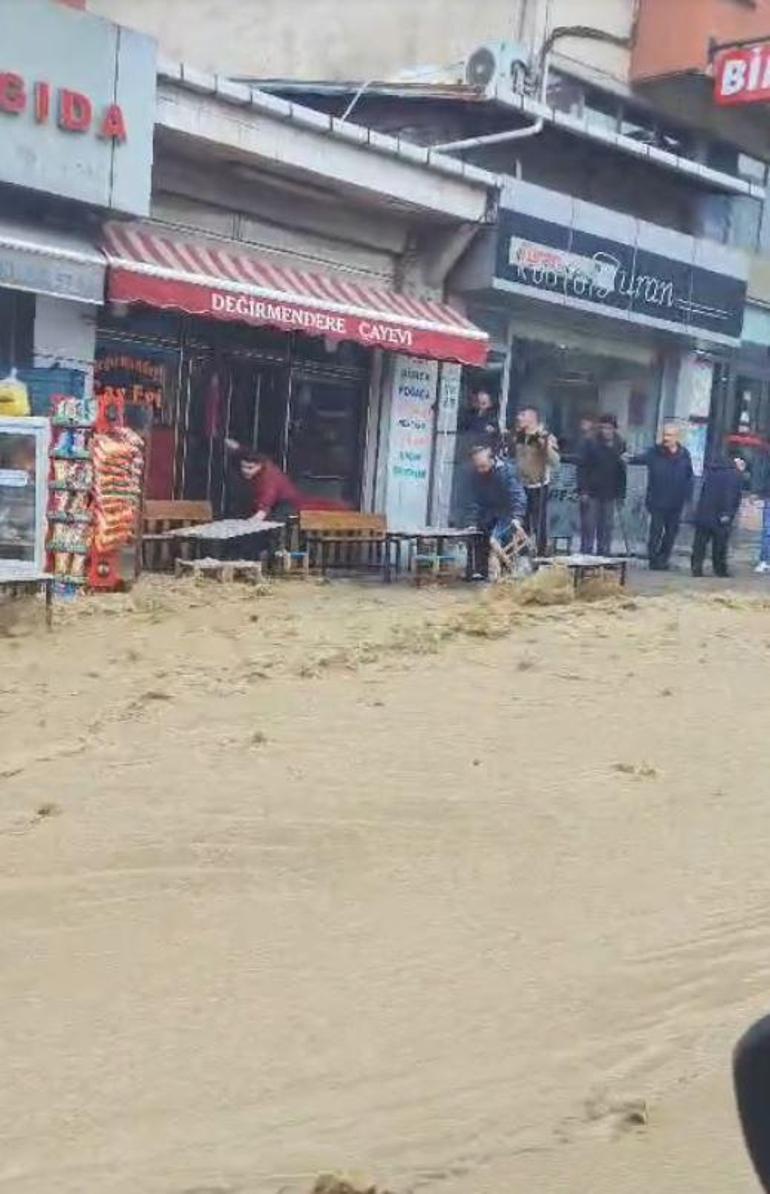 Trabzon'da su borusu patladı; yollar göle döndü, iş yerlerini su bastı