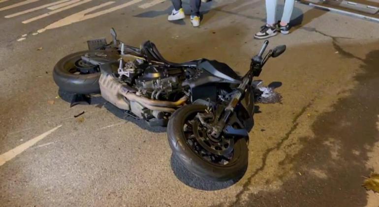 Kadıköy'de motosiklet kazası: Metrelerce sürüklendi