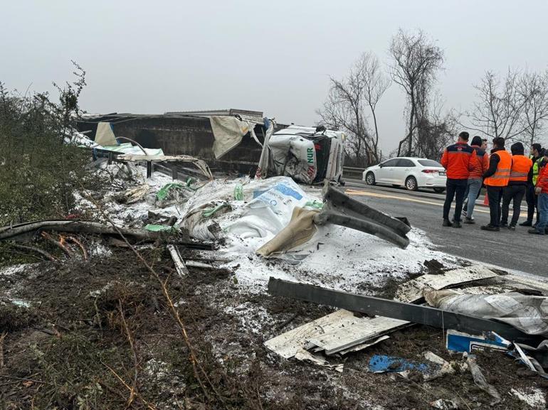 TIR devrildi; Anadolu Otoyolu'nun bir bölümü kapandı