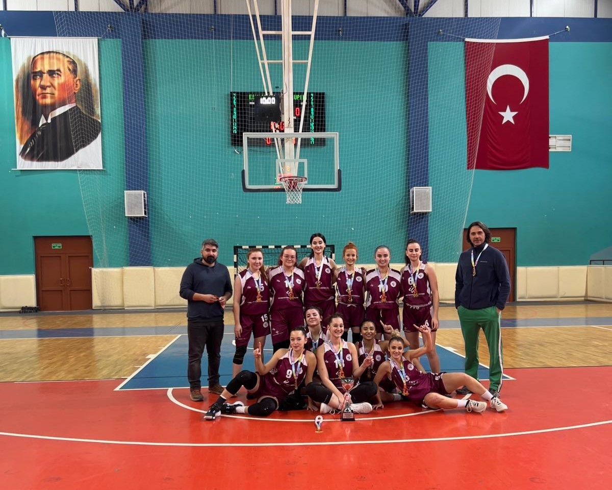 ESTÜ Erkek ve Kadın Basketbol Takımları Kütahya’da şampiyonluk yaşadı