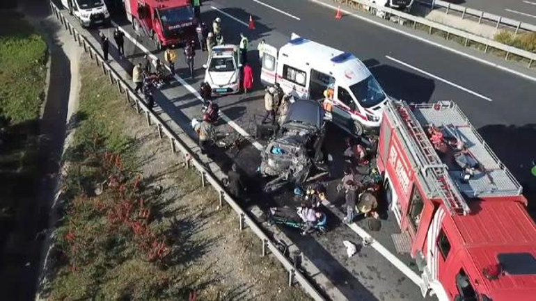 Kuzey Marmara Otoyolu'nda otomobil TIR'a çarptı: 6 yaralı