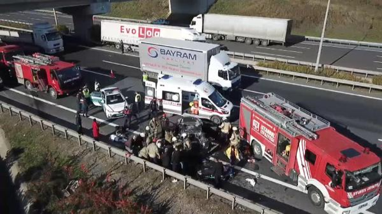 Kuzey Marmara Otoyolu'nda otomobil TIR'a çarptı: 6 yaralı