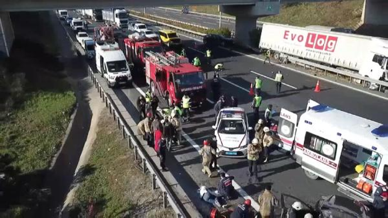 Kuzey Marmara Otoyolu'nda otomobil TIR'a çarptı: 6 yaralı