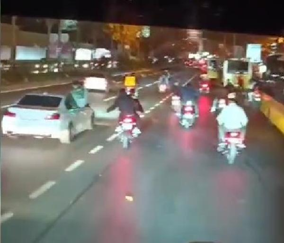 Beşiktaş'ta asker uğurlama konvoyu yolu trafiğe kapattı