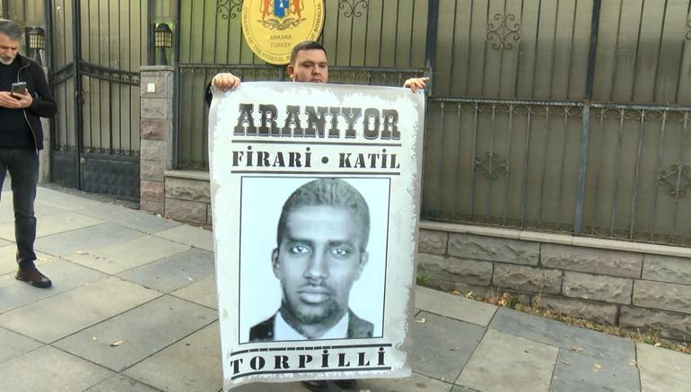 İYİ Partili Çömez'den Somali Büyükelçiliği'ne 'Aranıyor' afişi