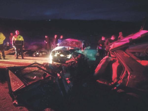 Adıyaman'da iki otomobil kafa kafaya çarpıştı: 4 ölü, 6 yaralı