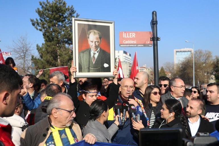 Türk bayrakları ve Atatürk posterleriyle Anıtkabir'e yürüdüler